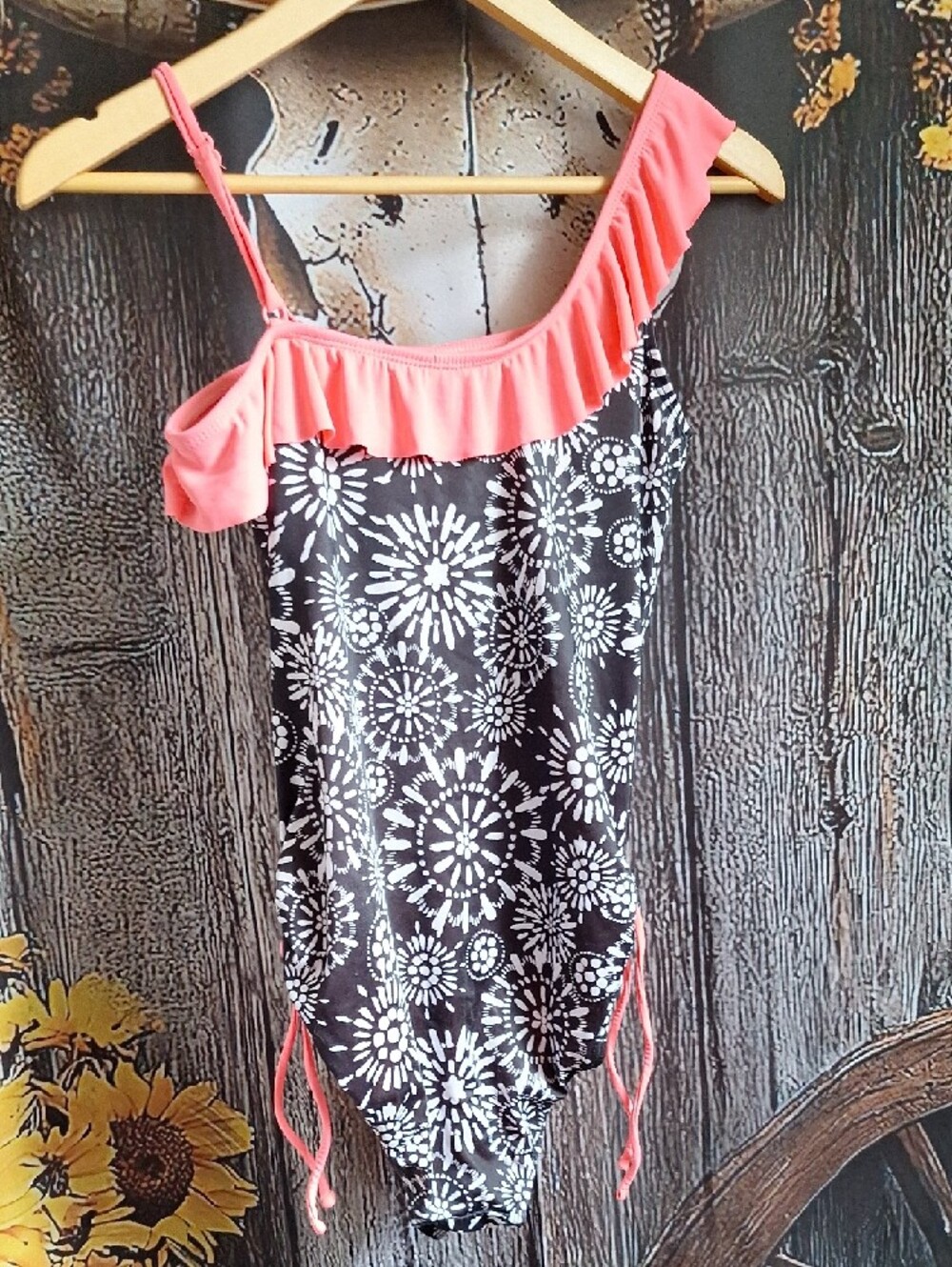 Black & Coral Floral Ruffle One‑Piece Swimsuit - Picture 2 of 4